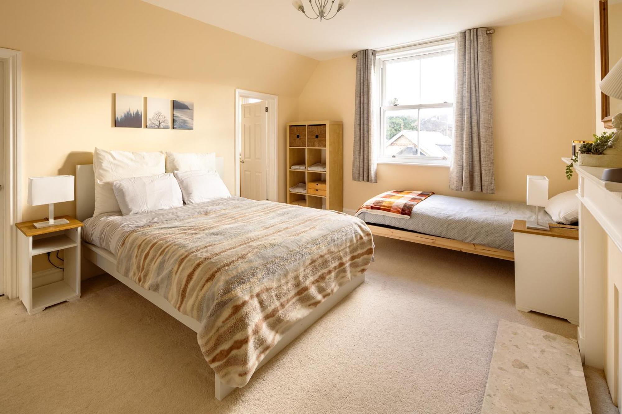 Appartamento Guildford Station With Parking Esterno foto
